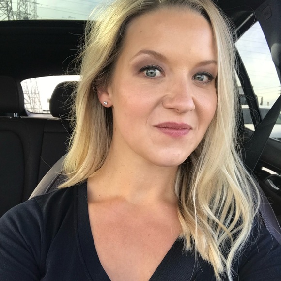 Meet your Posher, Janet - Picture 2 of 2